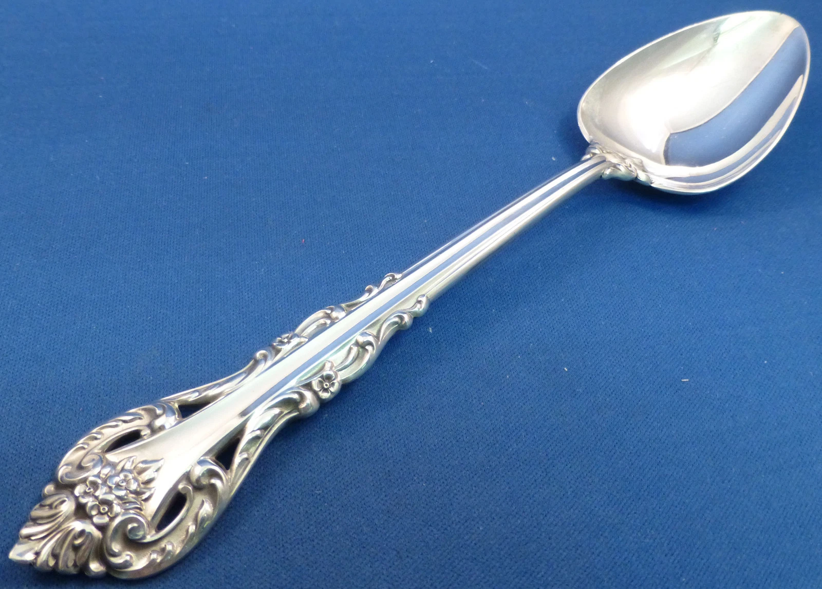 SILVER MASTERPIECE-INTERNATIONAL STERLING PIERCED HANDLE TABLE SERVING SPOON