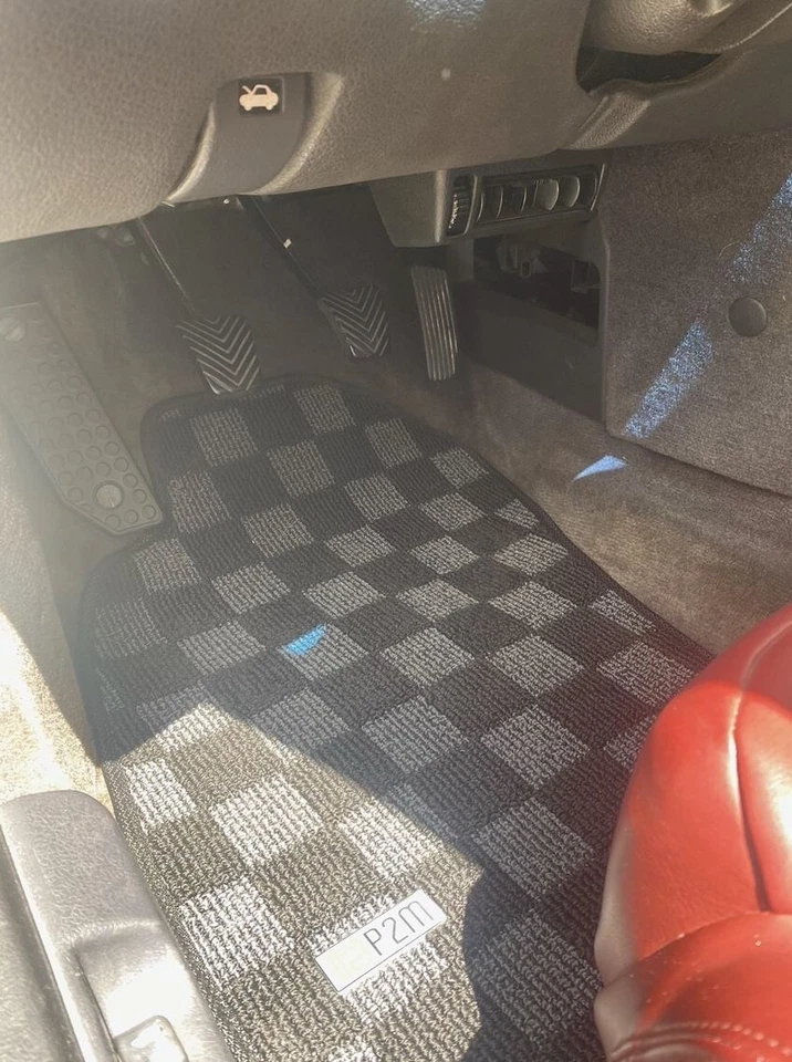 Juego de alfombrillas de carreras a cuadros P2M para Dodge Stealth y Mitsubishi 3000GT Foto 4 de 4