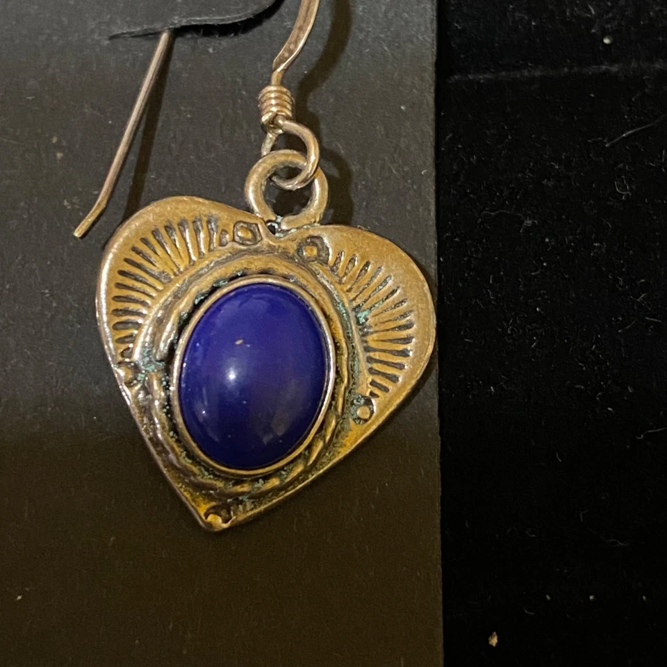 Винтажные серебряные серьги-сердечки 5/8 дюйма x 0,75 дюйма с инкрустацией голубым камнем лазуритом - Изображение 2 из 4