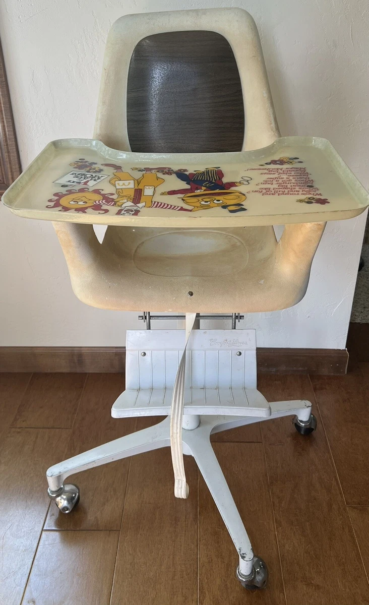 Plastic high clearance chair for restaurants