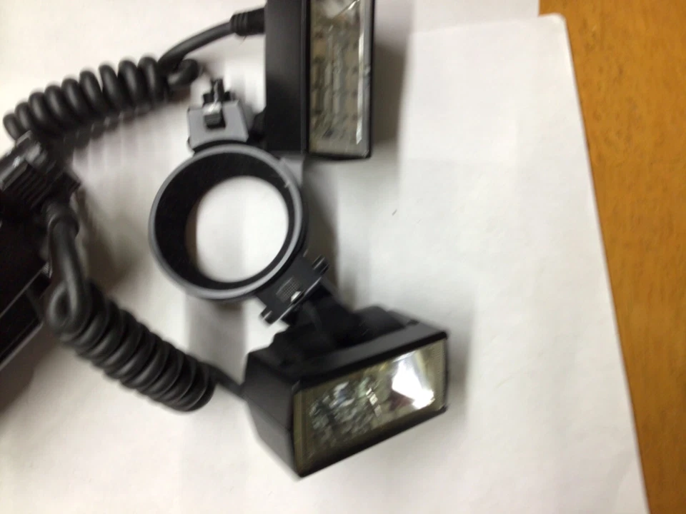 Olympus 1 T Power Control 1 with 2 modeling flash and macro ring - Image 2 of 4
