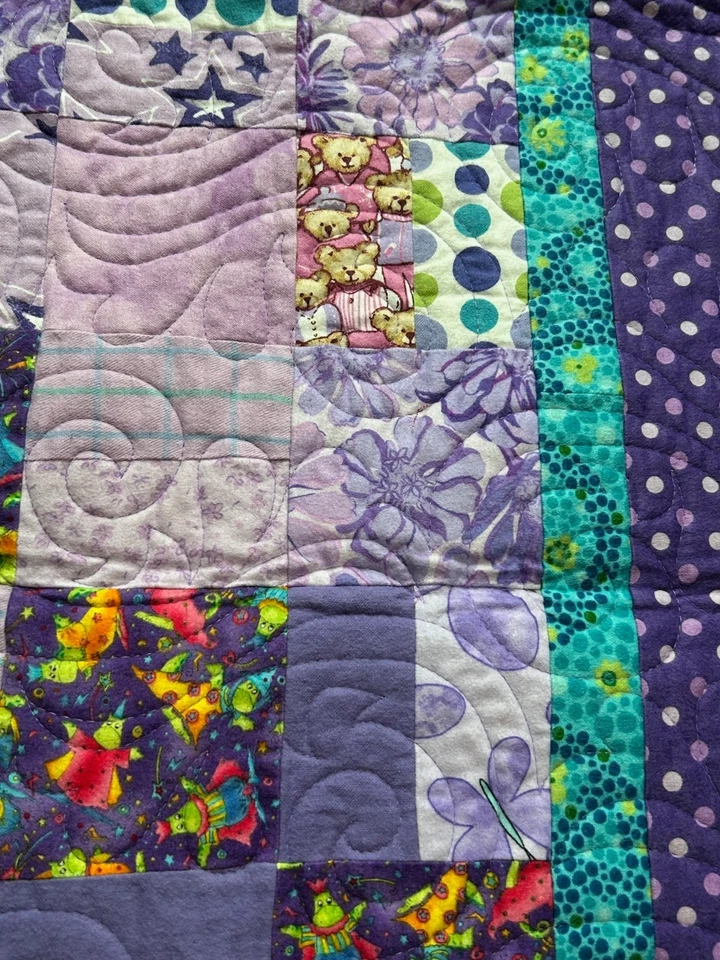 Edredón de franela hecho a mano para bebé niña - retazos púrpura lunares NUEVO - 36" x 45" Foto 2 de 4