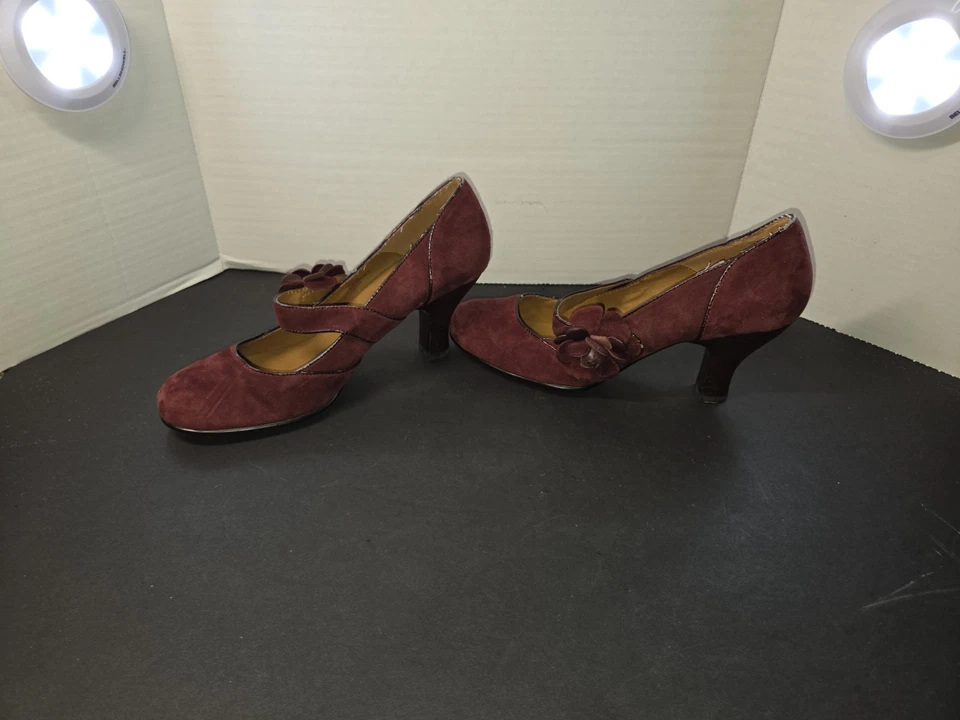 Burgundy Mary Jane Calypso Softspots heels with a Flower Design - Image 3 of 4