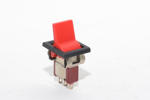 Kipp-Schalter von C & K Serie 7101-J61, 2 A / 250 V, SPDT, Ein-Ein, 1-polig, NOS - Bild 5 von 9