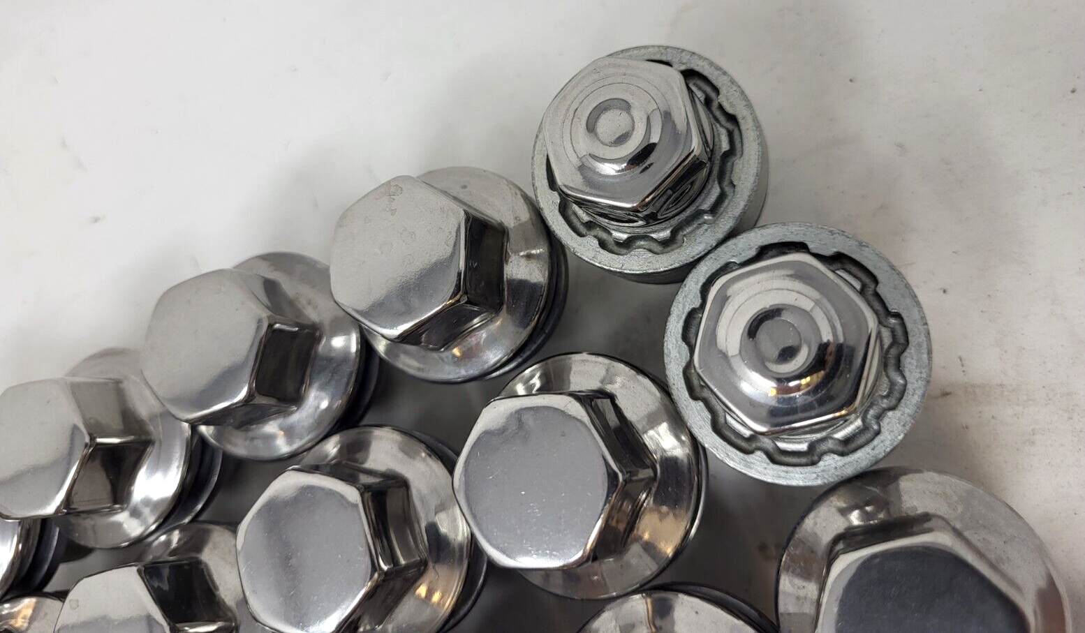 Defender Lug Key Land Rover Defender 2023 Set Of Wheel Lug Nuts With Lock OEM | eBay