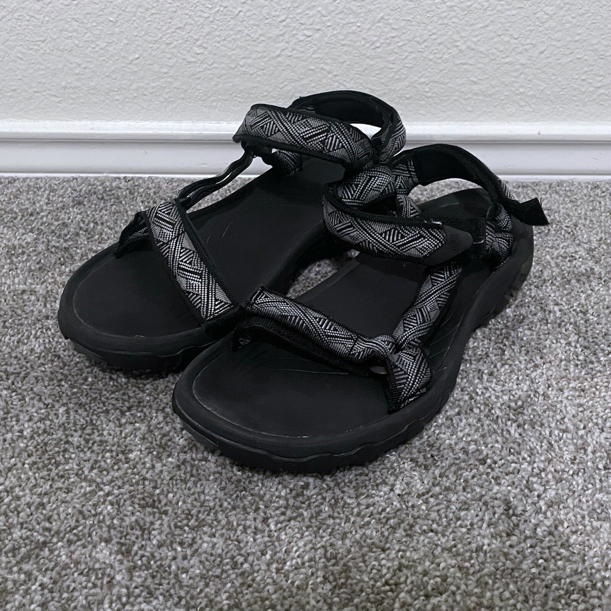 Teva Sandals Men's Size 11 Black Strappy Sport Water Hiking Shoes S/N  1093379