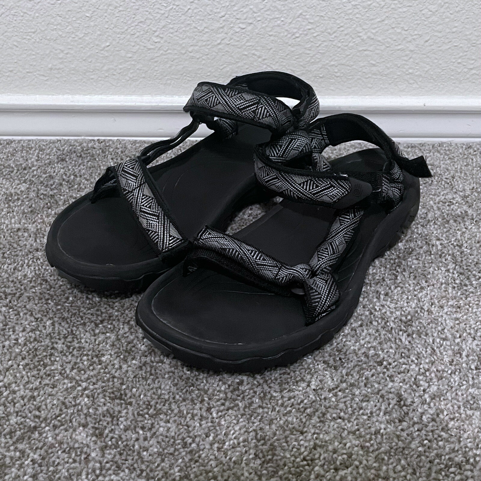 Teva Sandals Men's Size 11 Black Strappy Sport Water Hiking Shoes