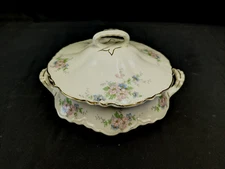 Homer Laughlin, F47 N8 7" Round Soup Tureen w/Lid, Pink /Blue Flowers