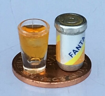 Puppenhaus volles Glas Fanta mit Eis und einer Dose Maßstab 1:12 Bar Drink Tumdee