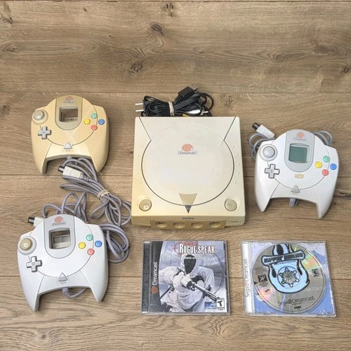 Sega Dreamcast Console HKT-3020 Bundle w/ 3 Controllers VMU Games