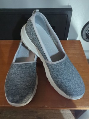 Women's Sketchers Go Walk. Gray. 8.5. Yoga Mat.