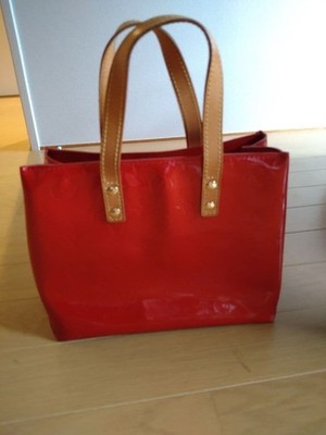 echt Louis Vuitton Reade PM Monogramm Vernis Beuteltasche Tasche Lackleder rot