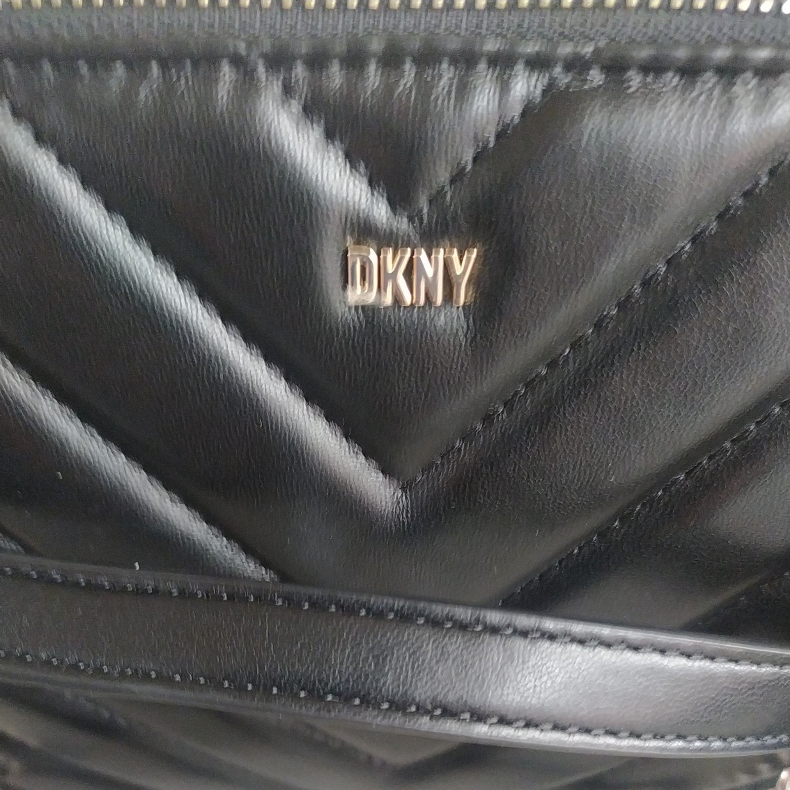 DKNY Black Chevron Veronica MD TZ Satch . RRP $120 bnwt image 4