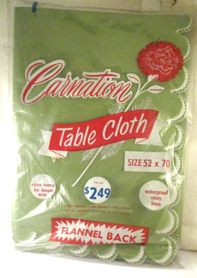 Vintage CARNATION FLANNEL BACK SCALLOPED EDGE VINYL TABLE CLOTH 52 X 70 NEW