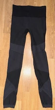 Spanx Black and Gray Textured Shapewear Capri Stretch Legging Pants - Size Small