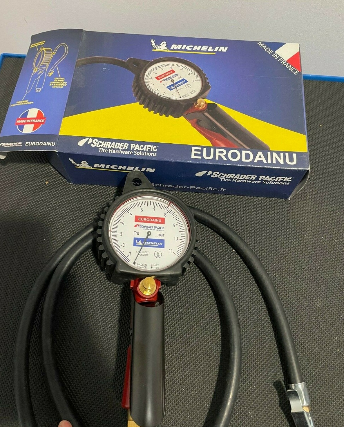 Manomètre Michelin Schrader d'une haute précision avec flexible en caoutchouc noir résistant