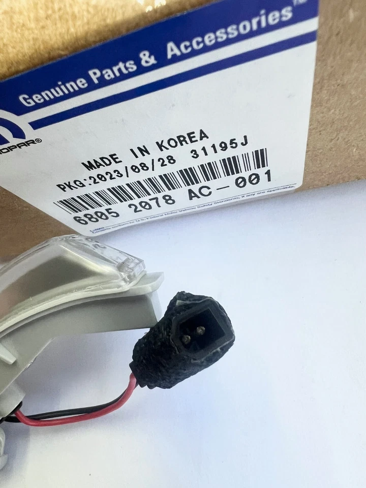 ESPELHO DE PASSAGEIROS Luz de seta 2010-2016 Grand Caravan Town&Country OEM MOPAR - Imagem 3 de 4