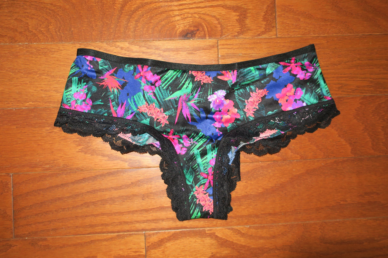 XS VINTAGE Victoria's Secret ️ SATIN LACE CHEEKY panties ️SUPERMODEL