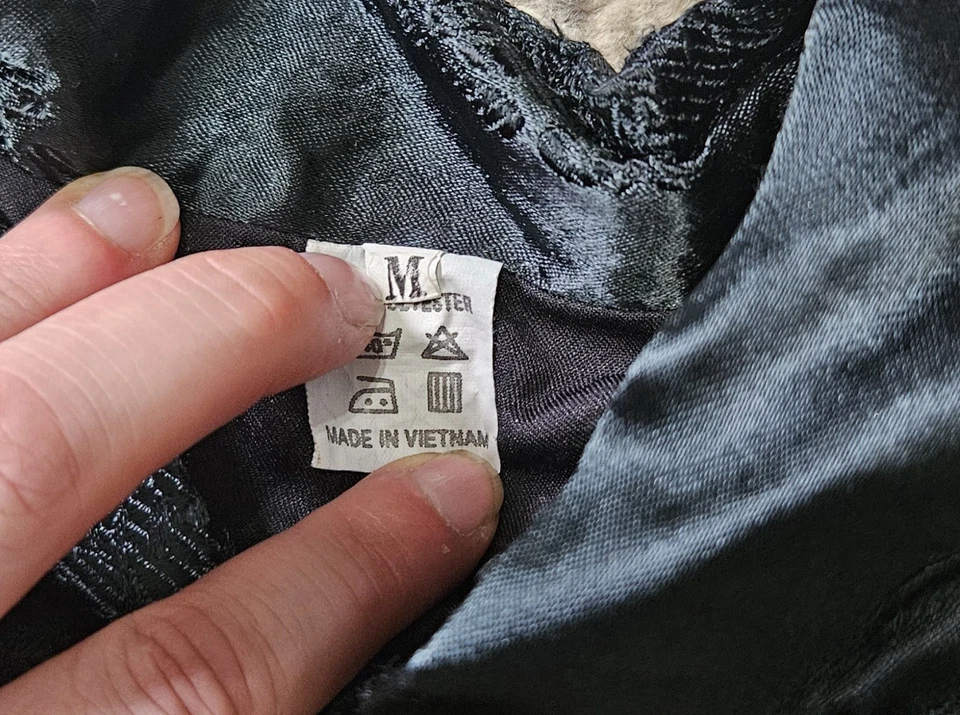 Chaqueta de cierre de rana de terciopelo aplastado negro vintage de los años 90 2000 Foto 4 de 4