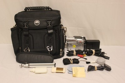 Hitachi DZ-HS300A DVD Hybrid Camcorder Complete Excellent Condition D2