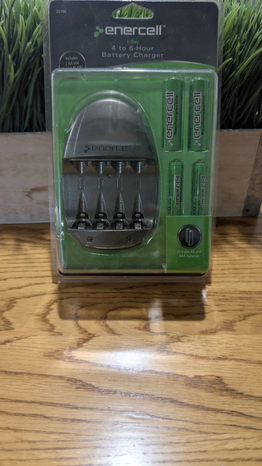 Enercell 4-bay 4 To 6 Hour Battery Charger , Charges AA & AAA Ni-MH Batteries - Image 2 of 4