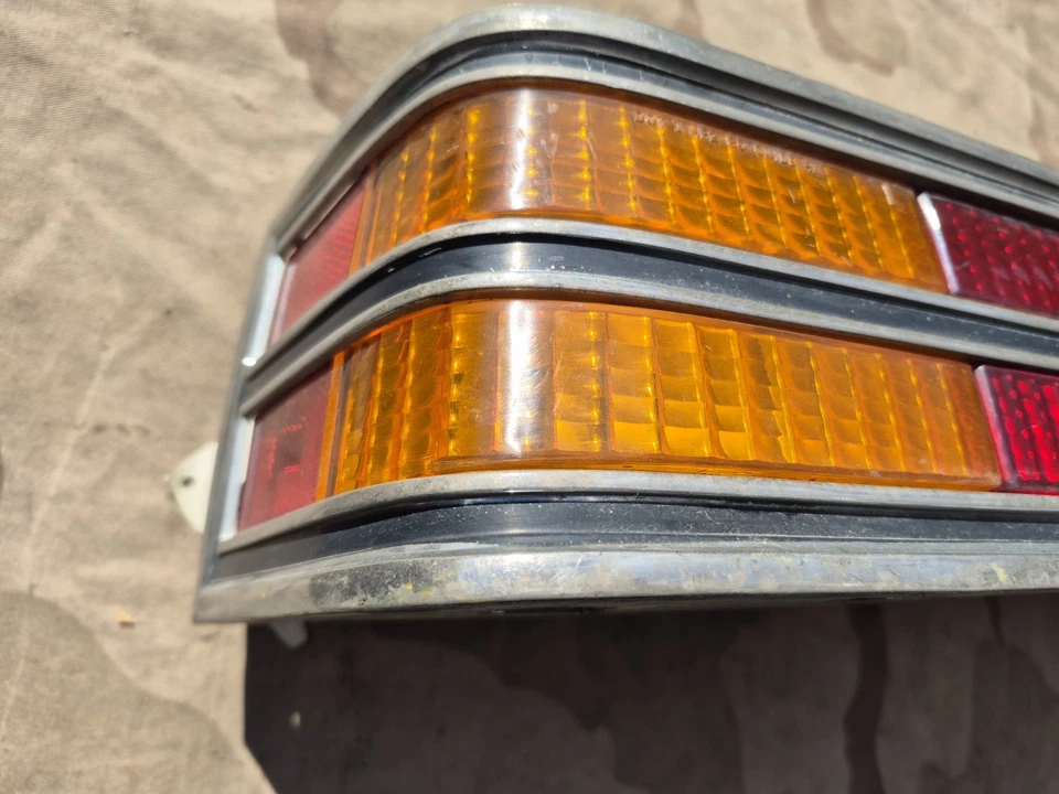 GM 5970311 1980-1981 Buick Skylark Limited LH luz trasera roja señal de giro OEM Foto 2 de 4