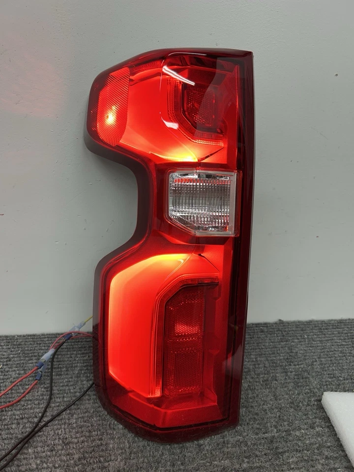 Luz trasera LED (izquierda/conductor) DEPO para Chevrolet Silverado 1500 2019-2023 Foto 2 de 4