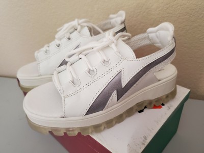 on your feet by chinese laundry