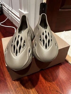Adidas Yeezy Foam Runner Stone Taupe - ID4752- Size 9 -Brand New