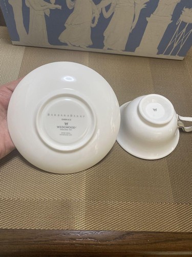 Wedgwood Barbara Barry Cups & Saucers (2 Sets) + 20.5cm Plates (2 Sets) - Picture 5 of 6