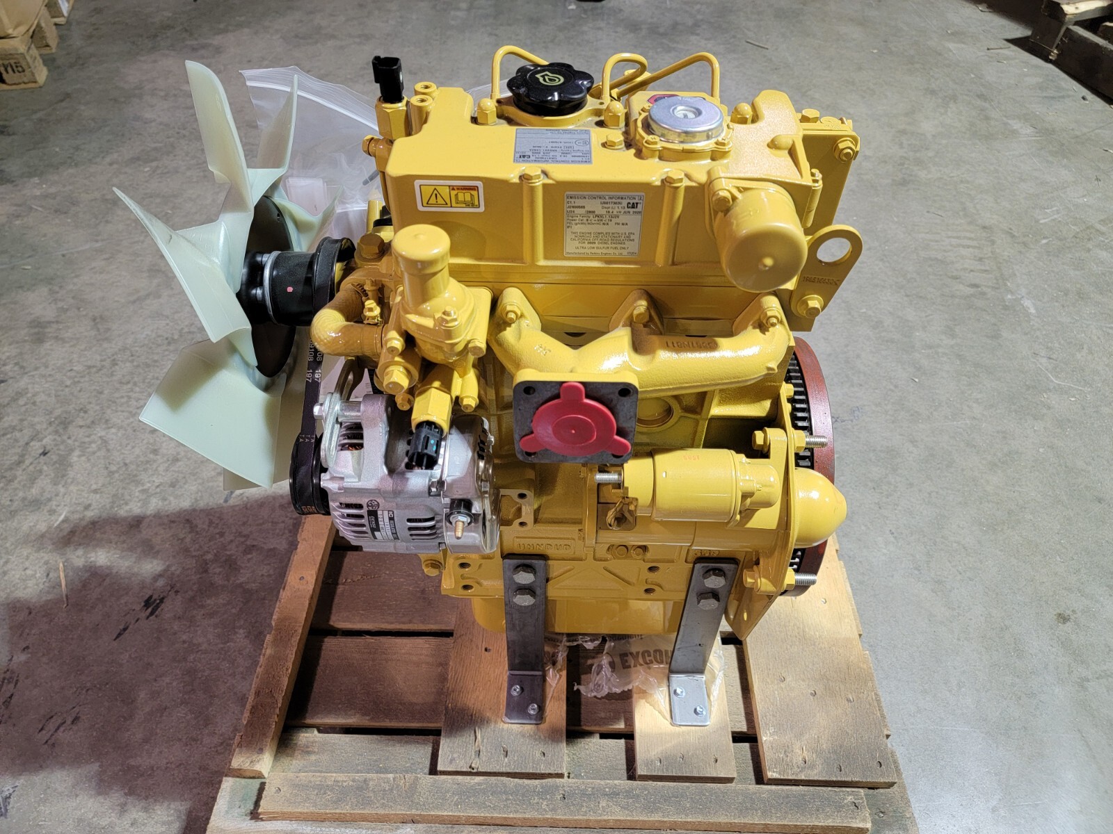 1.1L CAT 24.7HP 3 Cylinder Diesel Engine 18.4KW @2800RPM C1.1 ...