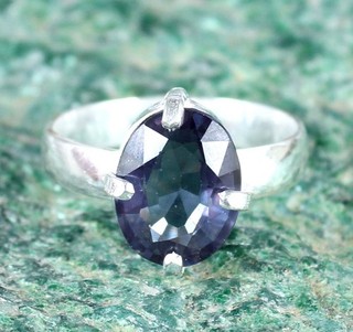 Natural Srilankan Color Changing Sapphire 6.50 Ct Oval Gemstone Certified Ring