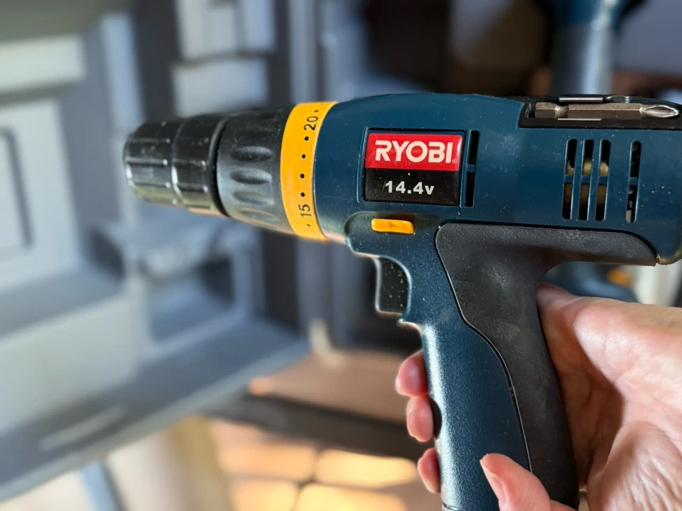 RYOBI 5 Piece Set 14.4V Cordless Tool Set Saw Drill Flashlight Case - Image 4 of 4