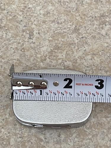 Vintage Pillendose mit 3 Fächern und Dame trägt Hut mit Goldrand - Bild 8 von 10