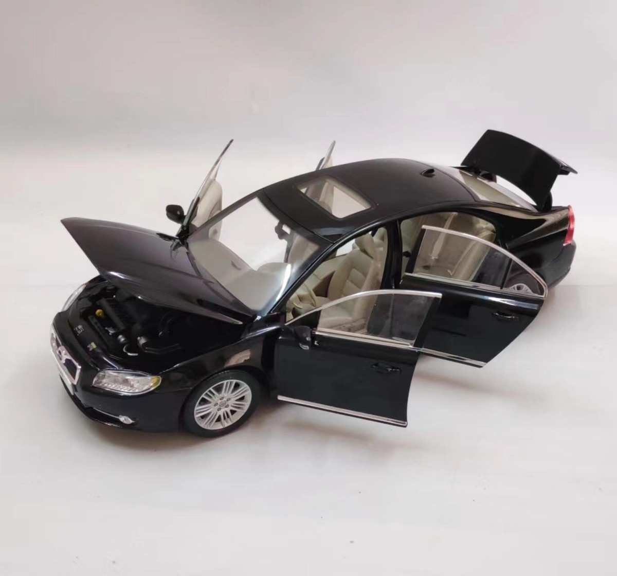 VOLVO ボルボ S80 ミニカー 1/18 VOLVO S80L car 2012 Discontinued model gift Dealer model