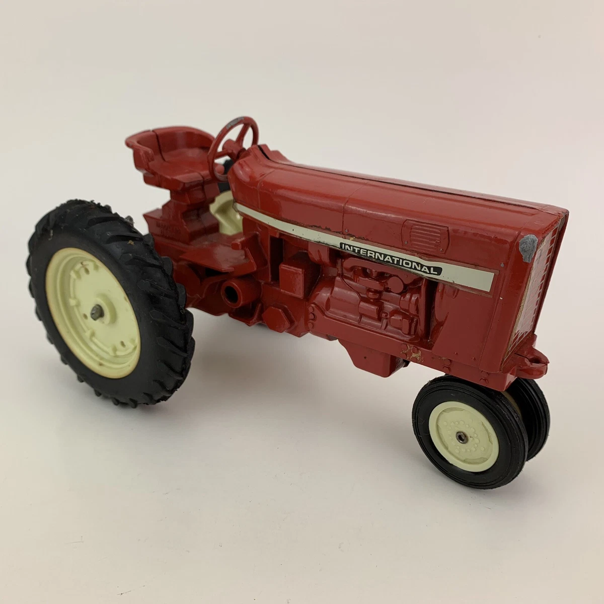 1969 ERTL International Harvester Tractor Diecast Farm Toys Vintage IH Collector