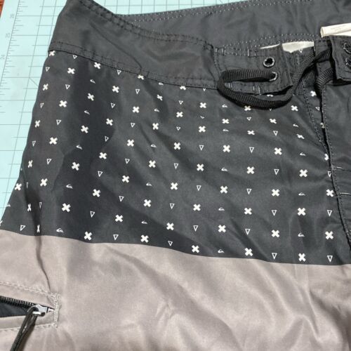 Quiksilver Board Shorts Mens 36 Waist Black Gray Striped Surf Swim Trunks Y2K - Picture 5 of 8