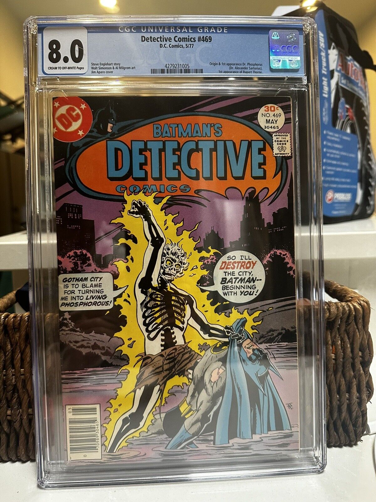 Detective Comics 469 CGC 8.0 - 1977 - 1st Appearance Of Doctor Phosphorus