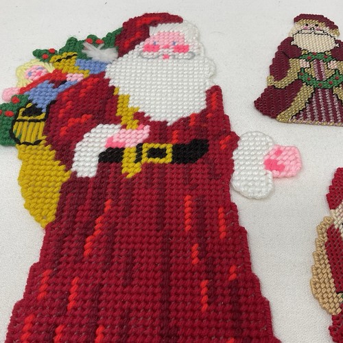 Santas Small Handmade Needlepoint On Plastic Canvas Vintage - Bild 2 von 14