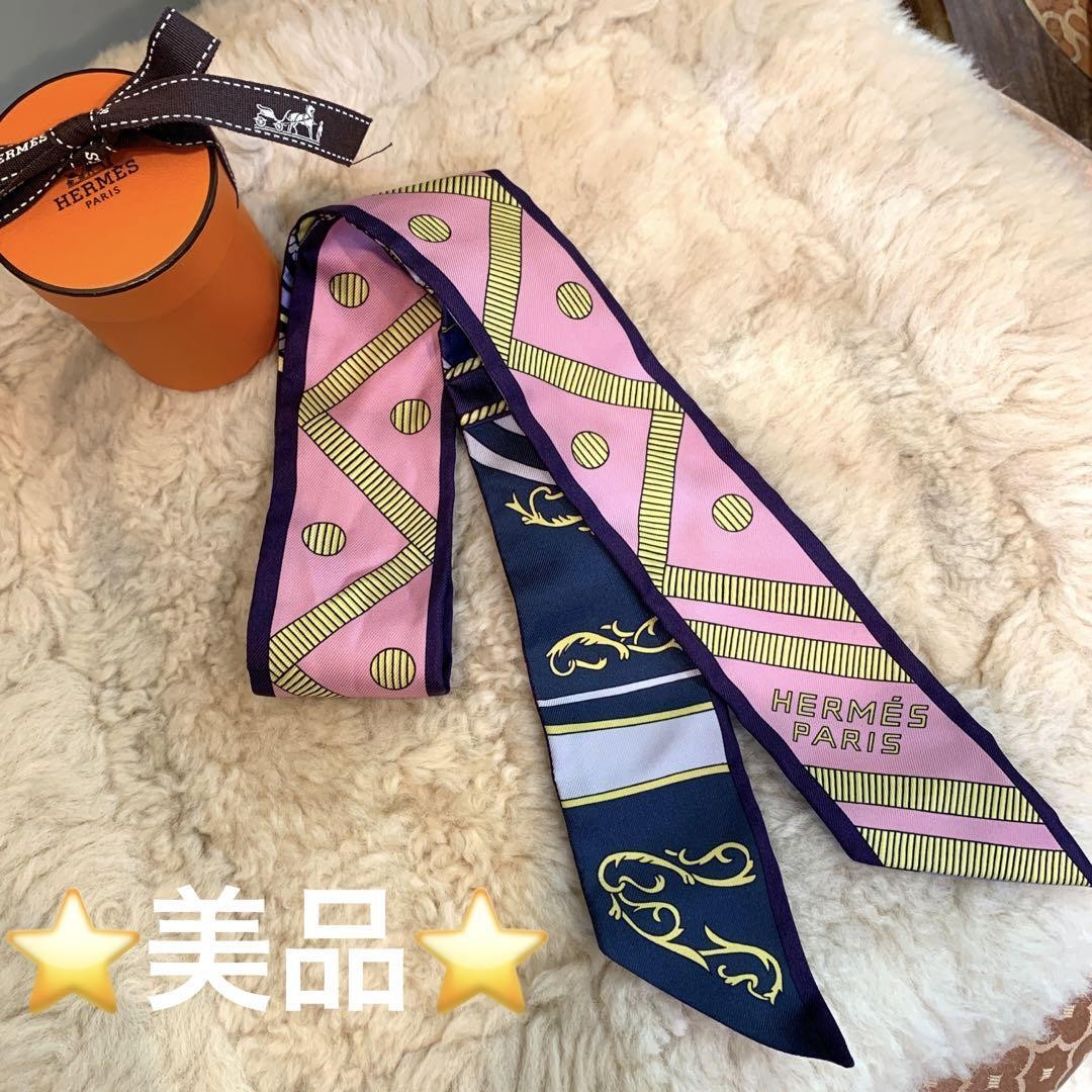 Hermes Twilly Scarf Riding in a Berlin Carriage Pink Blue Excellent Condition