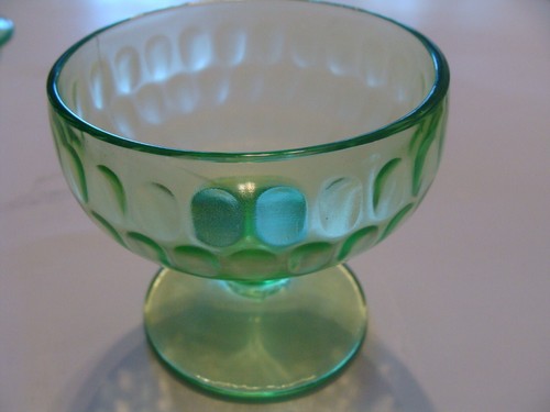 4 FEDERAL GLASS THUMBPRINT 3 INCH URANIUM GREEN SHERBETS GLOWS - Picture 4 of 5