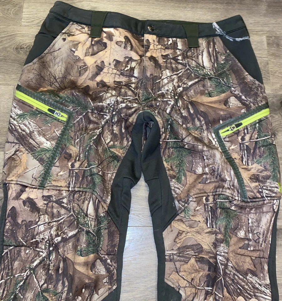 Pantalones Under Armour Big Boy’s ColdGear Realtree Xtra Camoflague Talla 36 en 23” Usados en Excelente Condición Foto 2 de 4
