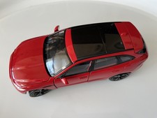 Jaguar F Pace rot 4x4 V6 Welly Maßstab 1:24 Diecast detailliertes Modell 2016 24070