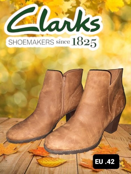 Women Clarks Boots Brown Nubuck 42 #7A8B