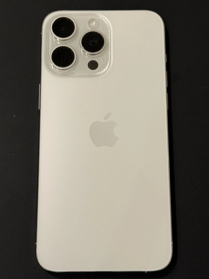 iPhone 15 Pro Max (Très Bon État), photo 1 sur 2