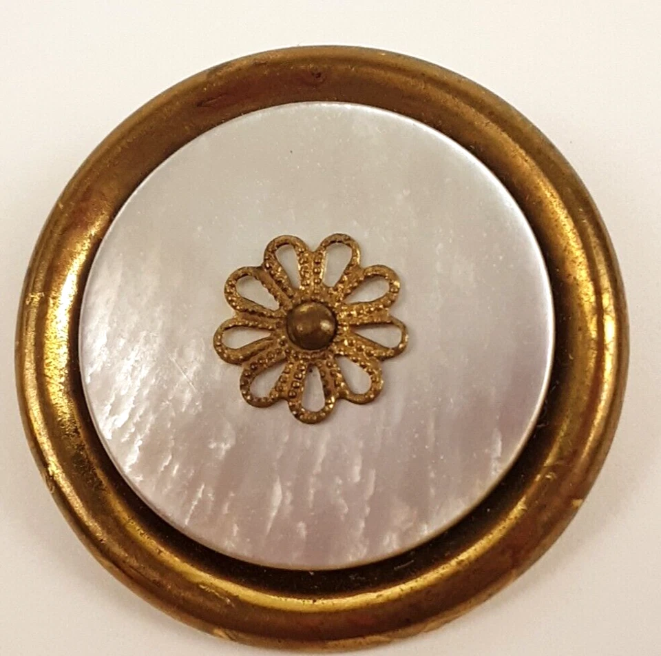 2 hermosos botones vintage/antiguos azules madreperla/cáscara en latón Foto 4 de 4