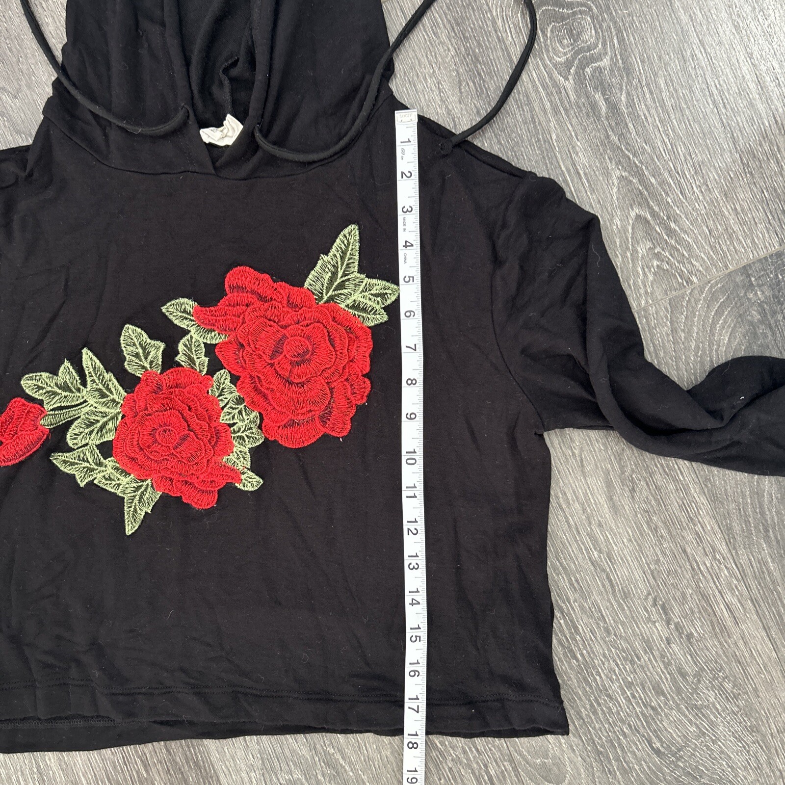 Dirtee Laundry XL Black Cropped Hoodie With Rose Appliqué