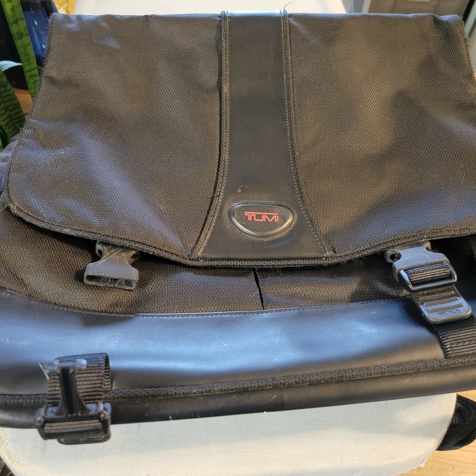 Tumi Leather Ballistic Nylon Messenger Computer Trave… Gem