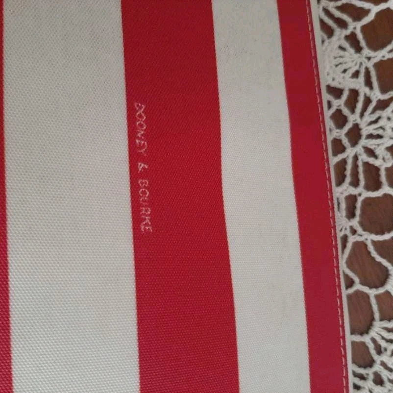 Bolso de mano para mujer Dooney & Bourke rojo/blanco Foto 3 de 4