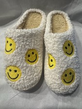 Cute Smiley Face Comfy slippers Off White Sz Small 5/6